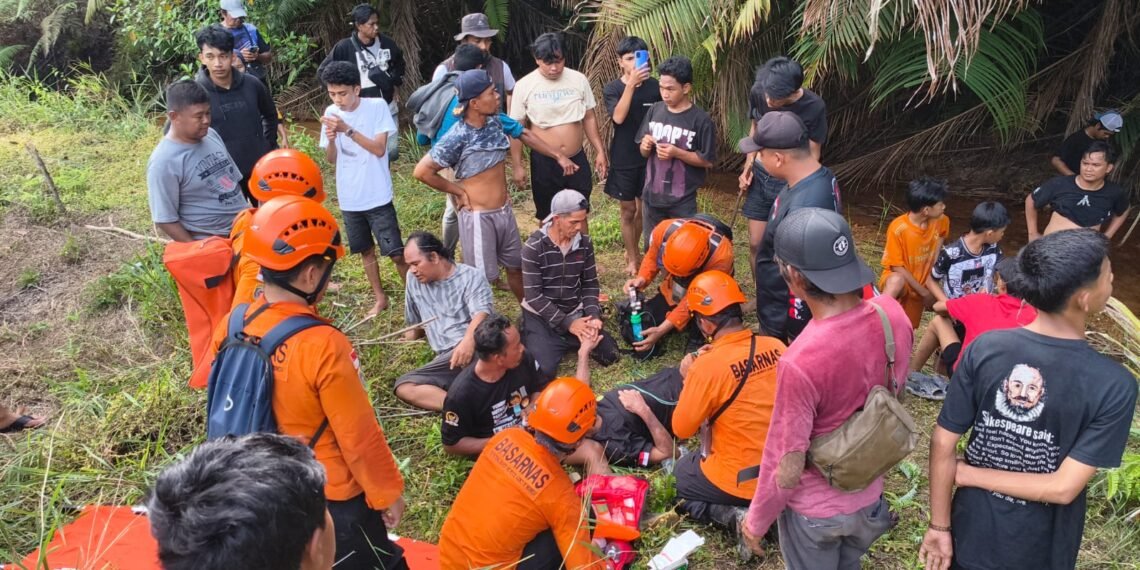 Ditemukan Selamat, YT Dievakuasi dengan Tandu dari Hutan Juata Kerikil