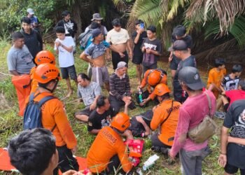 Ditemukan Selamat, YT Dievakuasi dengan Tandu dari Hutan Juata Kerikil