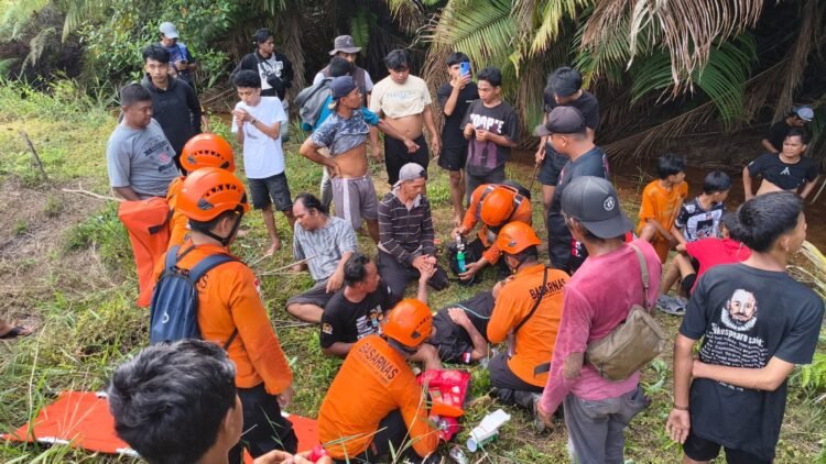 Ditemukan Selamat, YT Dievakuasi dengan Tandu dari Hutan Juata Kerikil