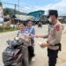 Polresta Bulungan Bagikan Masker, Warga Sekatak Diingatkan Waspadai Kabut Asap