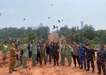 Dandim dan Wali Kota Tarakan Lepas Merpati pada Pembukaan TMMD ke-130