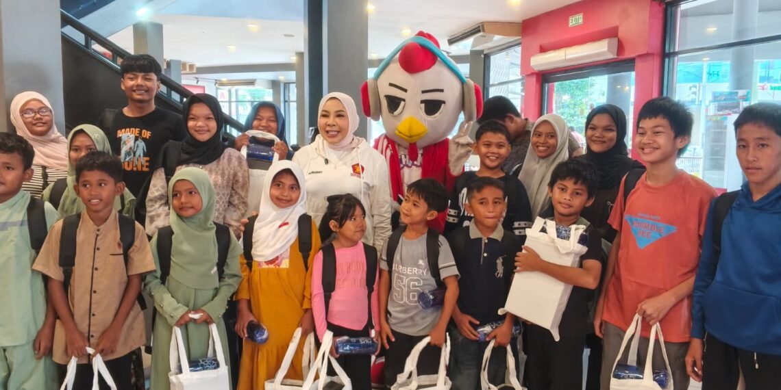 Rahmawati Salurkan Bantuan Perlengkapan Sekolah untuk Anak Yatim dan Dhuafa