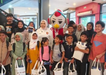 Rahmawati Salurkan Bantuan Perlengkapan Sekolah untuk Anak Yatim dan Dhuafa