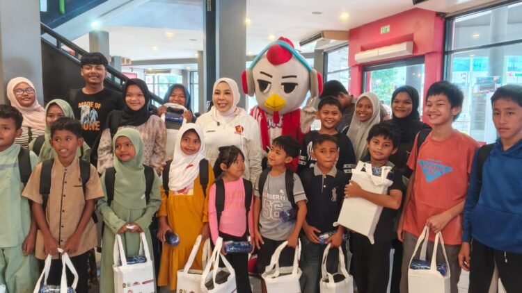 Rahmawati Salurkan Bantuan Perlengkapan Sekolah untuk Anak Yatim dan Dhuafa