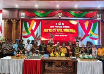 Pakaian Adat Berbagai Suku Warnai Paripurna HUT ke-27 Nunukan