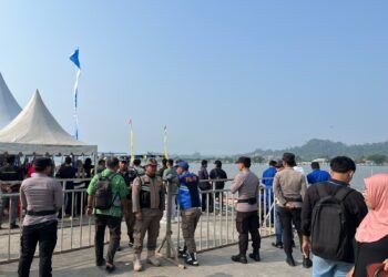 Polisi Gabungan Amankan Festival Lomba Dayung di Sungai Kayan