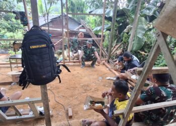 Makan Siang Bersama Warga, Satgas TMMD Tarakan Perkuat Kebersamaan