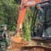 Tinjau Pengerjaan Jalan, Dansatgas TMMD Tekankan Manfaat bagi Masyarakat