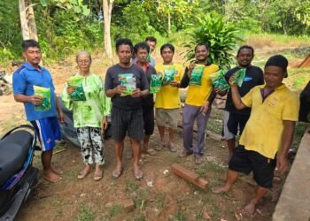 Dorong Ekonomi Petani, Adama Dukung Budidaya Kangkung di Kampung Pisang