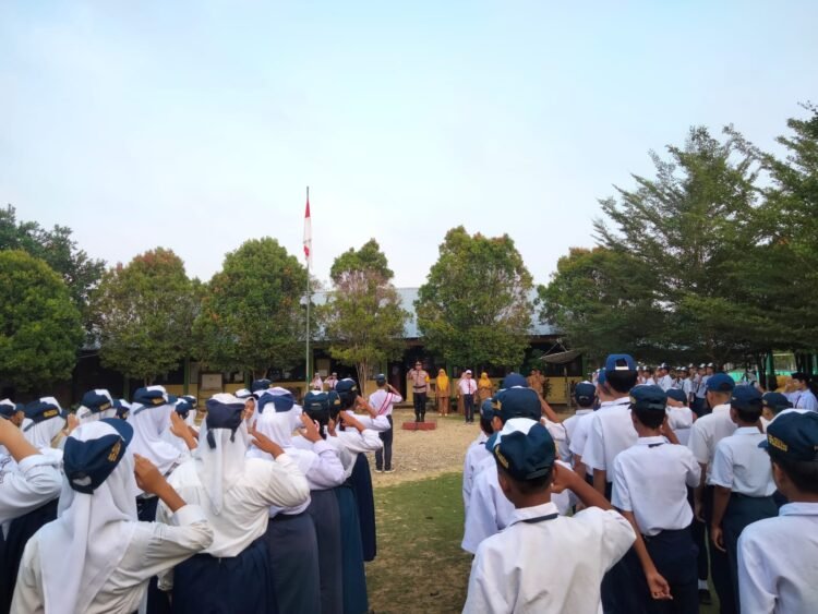 Kapolsek Tanjung Palas Utara Tekankan Disiplin dan Kamtibmas di Hadapan Siswa SMPN 2 Kelubir