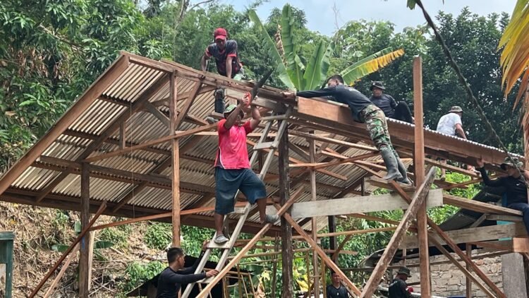 Satgas TMMD dan Warga Bersatu, Pembangunan Rumah Cristina Berlanjut