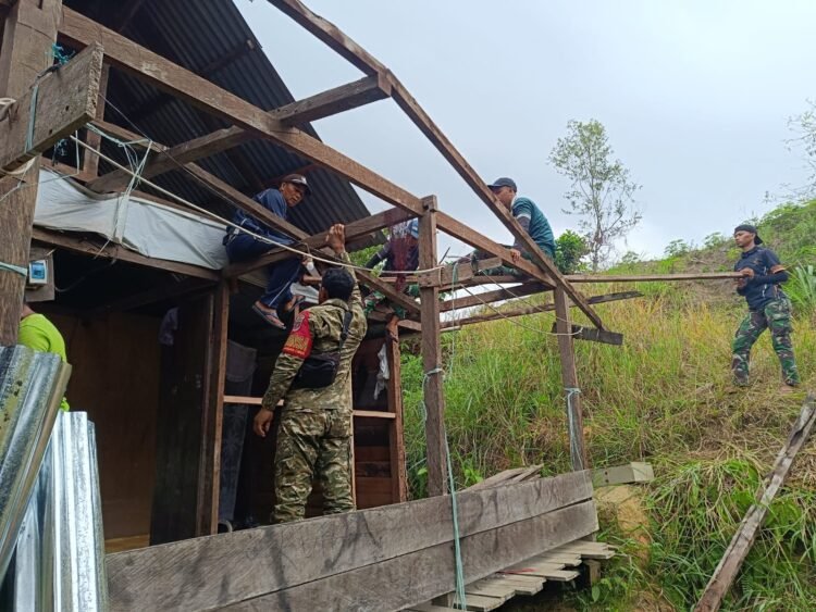 Rumah Lapuk Tak Lagi Dibiarkan, Satgas TMMD Tarakan Rehab Rumah Samrah