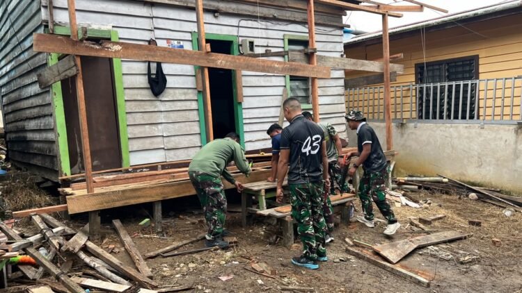 TMMD ke-130 Kodim Tarakan Perbaiki Rumah Lapuk Milik Lansia di Sebengkok