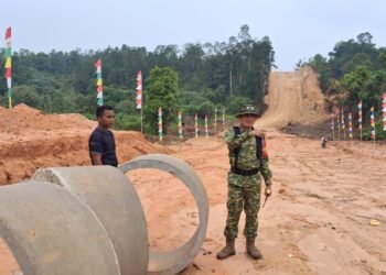 Dandim Danan Wisnubrata Pastikan Jalan Tanjung Batu–Pantai Amal Dilengkapi Drainase