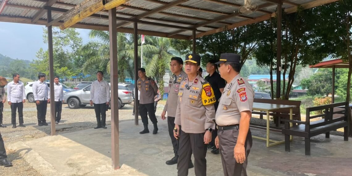 Kapolda Kaltara Periksa Asrama Polsek Sekatak Sebelum Bertolak ke Malinau