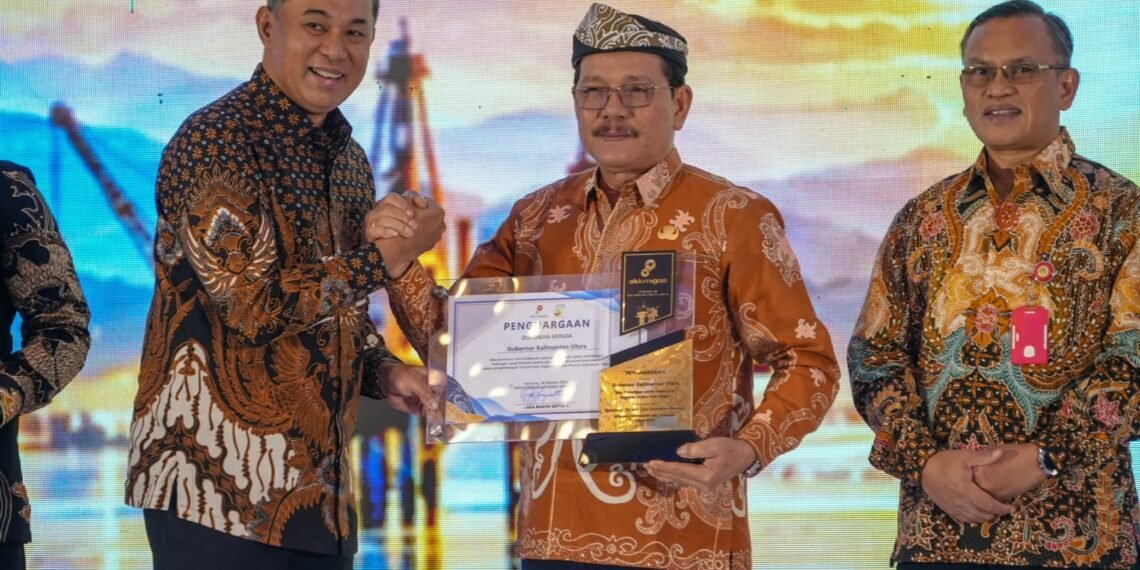 Gubernur Raih Penghargaan atas Kolaborasi dalam Pengembangan Hulu Migas