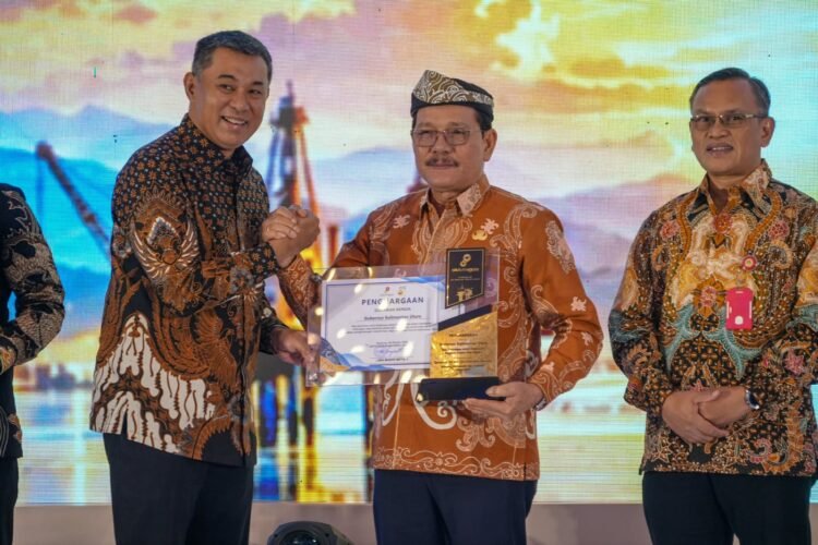 Gubernur Raih Penghargaan atas Kolaborasi dalam Pengembangan Hulu Migas